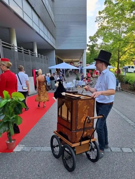 Drehorgel-Klänge beim artdeco Sommerfast